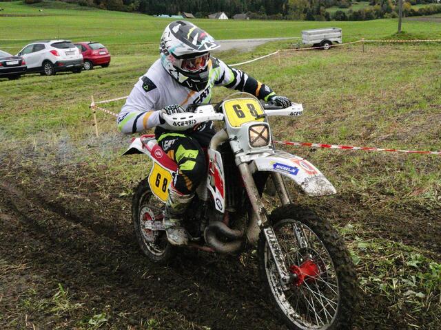 2. wurde mit 1 Sekunde Rückstand in 5 Sonderprüfungen Christian Kaiser, 1989er-KTM 350 Zweitakt.