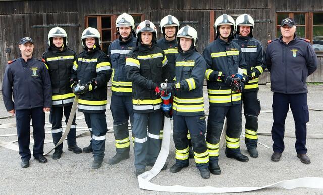 Löscheinsatz: Christian Weidenauer (Ausbildner), Florian Schwarzinger, Holl Richard, Maximilian Pfeiffer, Tobias Holzmann, Alexander Winkler, Jonathan Pfeiffer, Michael Schnait, Kreuzer Alois (Ausbildner) | Foto: Günther Huber