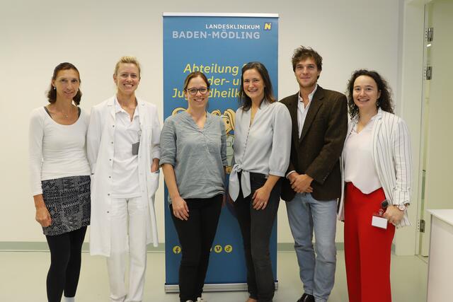 Physiotherapeutin Ingrid Aulehle, Diätologin Judith Kraus, Christina Seklehner,
Elisabeth Göschl; Luca Schwarzenbacher, Abteilungsvorständin  Zsófia Róna. | Foto: LK Baden-Mödling
