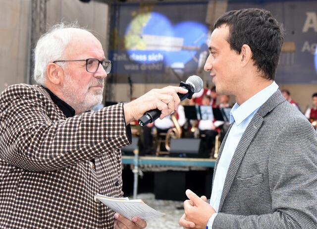 Rechts Tourismusstadtrat von Retz Daniel Wöhrer freut sich über steigende Nächtigungszahlen. | Foto: Herbert Schleich