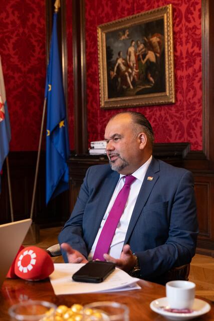 Daniel Glunčić, kroatischer Botschafter in Österreich: "Man kann quasi übers Wochenende nach Hause fahren." | Foto: Gilian Scharf