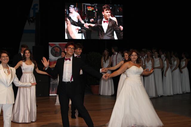 Hier links der spätere Ballkönig Dominik Udvardi. | Foto: Anika Paul