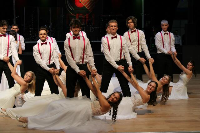 Die Schülerinnen und Schüler des Wimmer Gymnasiums feierten unter dem Motto "Sign of the times" ihren Maturaball. | Foto: Anika Paul