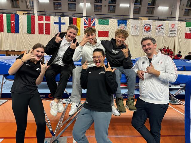 Hinten: Amelie Wansch, Finn Markovsky, Lenny Wimmer. Vorne: Jessica Schmid, Elisa Wansch, Stefan Engl. (v.li.) | Foto: TV Steyr