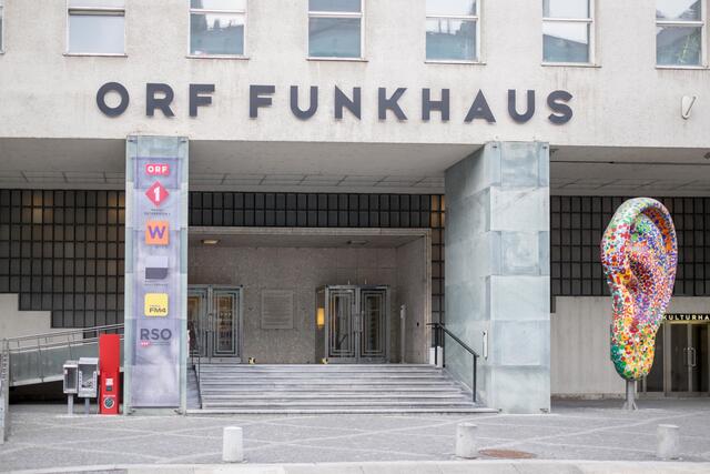 Markenzeichen: Das Ohr neben dem Eingang des Funkhauses. | Foto: Arnold Burghardt