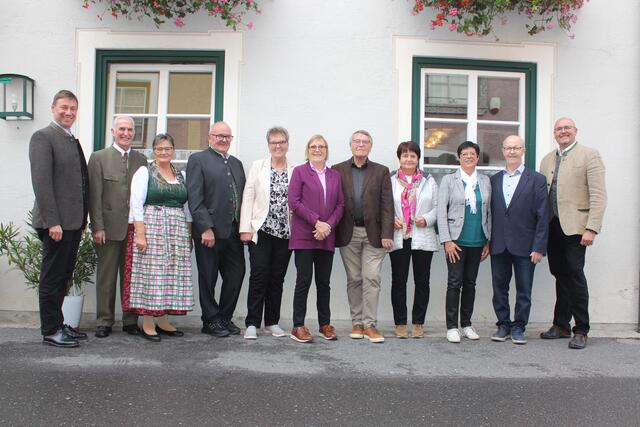 Im Bild von links: Bgm. DI Andreas Kaiser, Amalia Aigner (80. Geburtstag) mit Gatte Alois, Barbara &amp; Josef Payer (Goldene Hochzeit), Katharina Schitter (80. Geburtstag) und Gatte Walter, Baldrun Bauer (80. Geburtstag), Regina &amp; Gustav Lankmayer (Goldene Hochzeit), Vizebgm. Hans Josef Kren | Foto: Marktgemeinde Mariapfarr