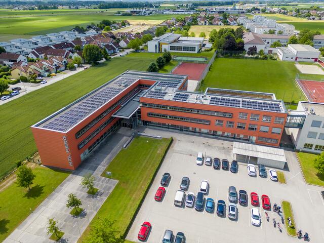 Die HTL Perg nimmt "federführend" am Klima-Projekt „Unsere Region, unsere Zukunft! Wir gestalten die Energiewende“ teil. Kick-off Vortrag für alle Schüler am 24. 10. 2024 von 10:55 bis 11:45 Uhr in der Aula der HTL. Projektvorstellung, Energiewende, Elektromobilität, Klimawandel. | Foto: HTL Perg