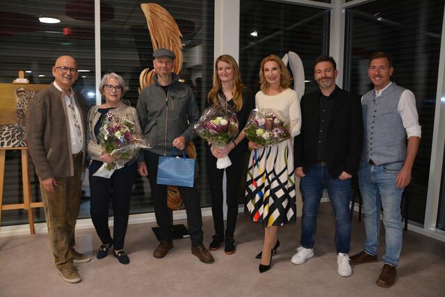 Bei der Vernissage der Ausstellung "Zone goes Haus der Musik": Franz Bode, Brigitte Skrivan, Andreas Rendl, Helena Reske, Eva Lind, Andreas Winderl und Kulturreferent Sebastian Feiersinger (v.l.). | Foto: Veronika Spielbichler
