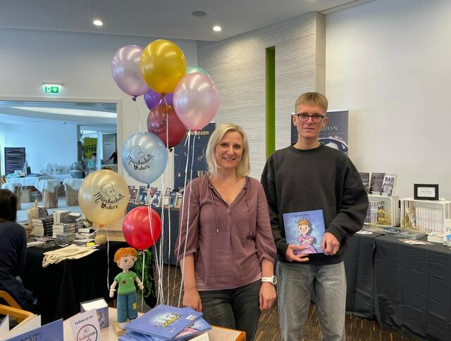 Autorin Anke Dopona und Illustrator Niklas Haslinger präsentieren „Prinzessin Tim“. | Foto: Dopona