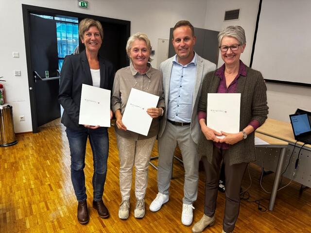v.l. Alexandra Pass, Angelika Ulseß-Fasser, Schulqualitätsmanager Simon Walch und Barbara Tlusty. | Foto: Bernhard Egger