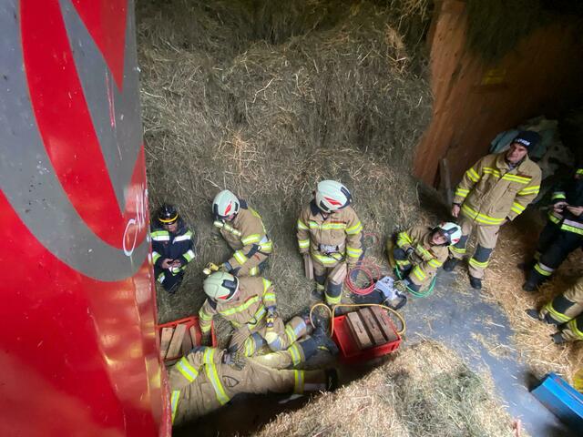 Vier verschiedene Übungsszenarien forderten die Einsatzkräfte. | Foto: FF Gries