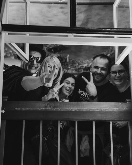 Gut gelaunte Nachtschwärmer am 31. Oktober 2023. | Foto: The Verve-Agentur