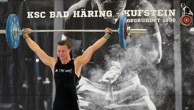 Tiroler Gewichtheber Meisterschaften in Bad Häring - Nadine Kirchner (Kroftlaggl Kirchbichl) bei ihrem 1. Versuch (Reißen). | Foto: Schwaighofer