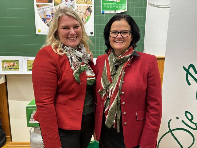 Stephanie Riedler von der Landwirtschaftskammer Steiermark (l.) und Bezirksbäuerin Anita Suppanschitz | Foto: Almer