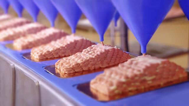 Unterschiedlichste Materialien werden im 3D-Druck kombiniert, um eine neue Art von Lebensmitteln zu erschaffen. | Foto: Revo Foods