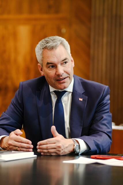 "Ich lehne es auch unter dem Feigenblatt der Zuspitzung und der Oppositionspolitik zutiefst ab, wenn man innerhalb der politischen Auseinandersetzung angibt, Fahndungslisten zu schreiben und nach oben zu treten", so Nehammer.   | Foto: Roland Ferrigato