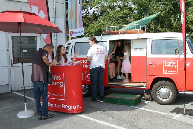Beim MeinBezirk-Bulli ist immer einiges los. | Foto: Barbara Loschan