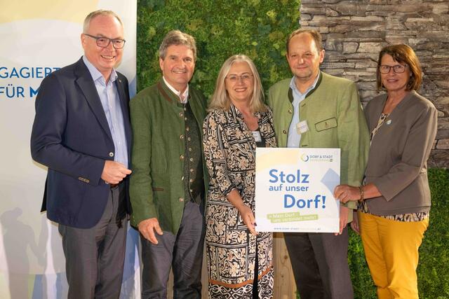 Pernkopf, Serdinsky, Heger, Hochmuth und Forstner bei der Verleihung. | Foto: NÖ Dorf- und Stadterneuerung