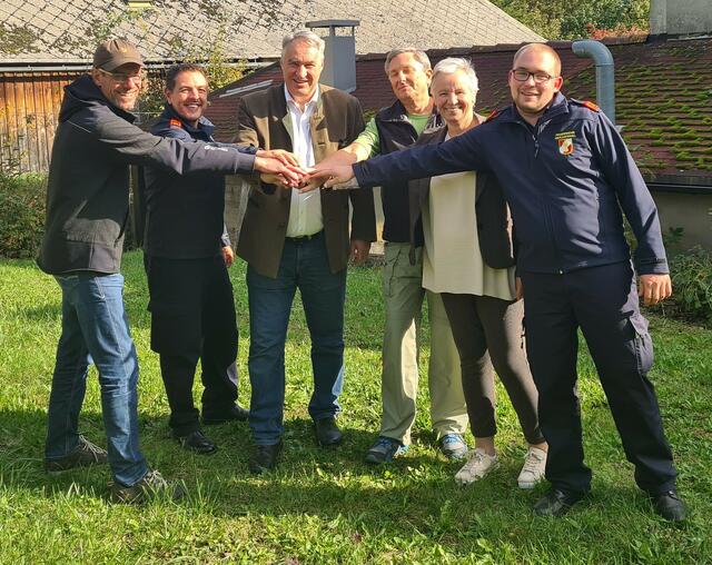 Herzog, Feuerwehrkommandant Zekl, Bürgermeister Schmidl-Haberleitner, Rösler-Schmidt, Vizebürgermeisterin Polzer und Kommandant Stellvertreter Kettele. | Foto: Stadtgemeinde Pressbaum