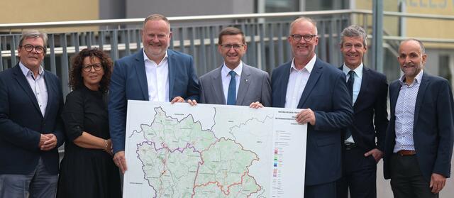 Inkoba-Protagonisten (von links): Josef Lindner, Christa Kreindl, Günter Lorenz, Markus Achleitner, Christian Naderer, Andreas Mandlbauer und Dietmar Wolfsegger. | Foto: Land OÖ/Daniel Kauder
