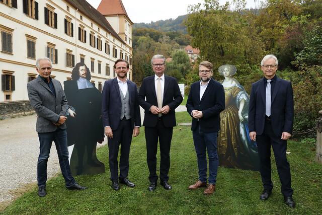 Die Verantwortlichen der Steiermark-Schau mit LH Christopher Drexler und SP-Klubobmann Hannes Schwarz | Foto: Universalmuseum Joanneum/J. J. Kucek