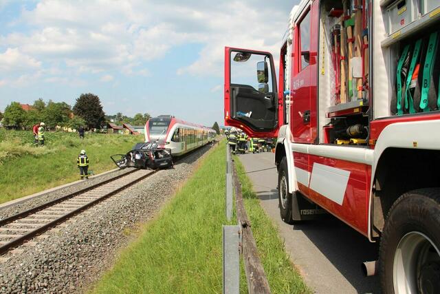 Unfälle an Bahnübergängen können vermieden werden. Seit 2020 kam es steiermarkweit zu insgesamt zu 46 Unfällen an Eisenbahnkreuzungen mit 17 Toten. | Foto: FF Wies