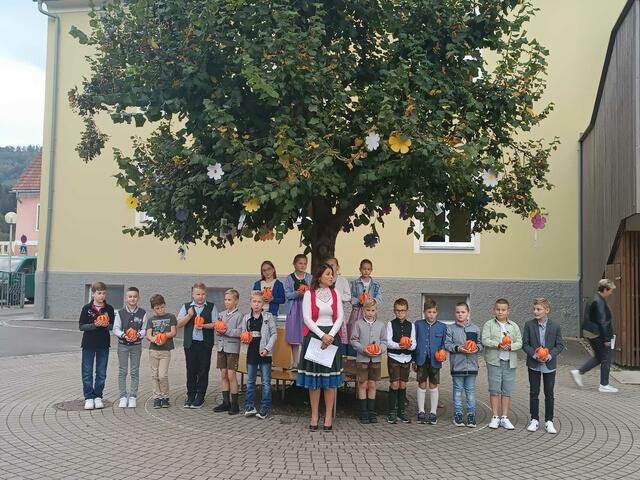 Die Schülerinnen und Schüler der VS Arnfels sorgten mit dem ersten Kürbisfest für große Begeisterung. | Foto: VS