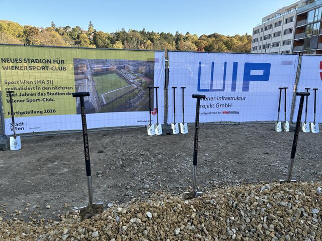 Der Baustart hat am 16. Oktober mit dem ersten Spatenstich offiziell begonnen. | Foto: Lukas Ipirotis/MeinBezirk
