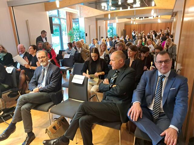 70 Teilnehmerinnen und Teilnehmer aus Österreich, der Schweiz und Deutschland nehmen derzeit in Gamlitz an der Tagung der Fachgruppe Jugendstrafrecht teil. | Foto: OLG Graz