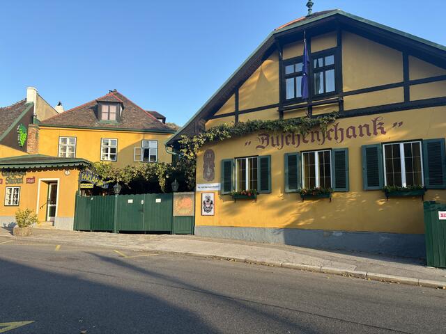 Beim Alter Bach-Hengl geht Wiens Schickeria ein und aus.  | Foto: Laura Rieger/MeinBezirk