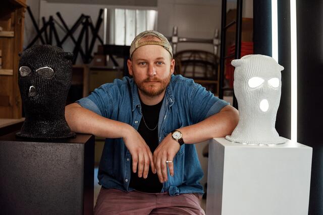 Der Währinger Thomas Waidhofer ist seit 2019 selbstständiger Künstler. Zu seinem Beruf kam er erst durch einen unglücklichen Zufall. | Foto: Eat Butter First