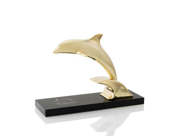 Die goldene Delphinstatue ist ein begehrter Preis. | Foto: Filmservice International Stephan Huger