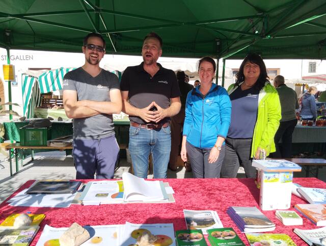 Heitere Sortenbestimmung und Obstcheck beim Gallikirtag mit dem 
Natur-und Geopark Steirische Eisenwurzen und Most Veitlbauer | Foto: Veronika Frank