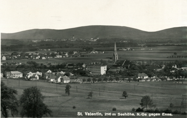 Beim Erzählcafé am 16. Oktober erzählte die 95-jährige Anna Steininger aus St. Valentin von den Erfahrungen und Erlebnissen ihrer Kinder- und Jugendzeit. | Foto: https://akon.onb.ac.at/