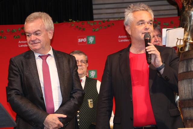 Bürgermeister Ingo Reisinger(r.) empfing im Garten der Generationen LHStv. Anton Lang. | Foto: MeinBezirk/Hofmüller