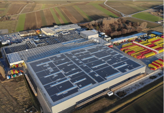 Das Produktions- und Logistikzentrum in Edelstal ist ein wahres "Abfüllwerk der Zukunft".  | Foto: Coca-Cola HBC