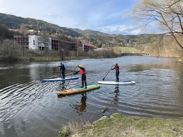 Wassersportarten wie das Stand Up-Paddeln sind auch auf der Mur möglich. | Foto: Vanessa Gruber