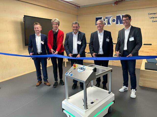 Werksleiter Markus Rametsteiner, Nationalrätin Martina Diesner-Wais, Bürgermeister Peter Müller, Alexander Schrötter und Erich Hengstberger (v. l.). | Foto: Pilz