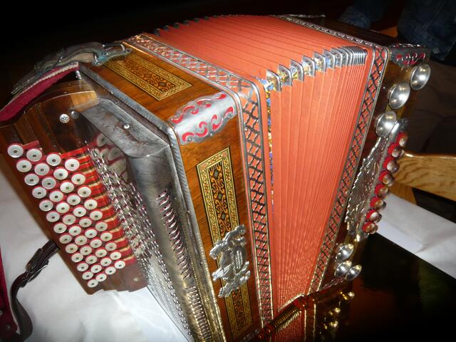 Nicht nur schön zum Ansehen sondern auch schöne Tone erzeugt die Ziehharmonika. | Foto: Verein d’Oberösterreicher in Salzburg