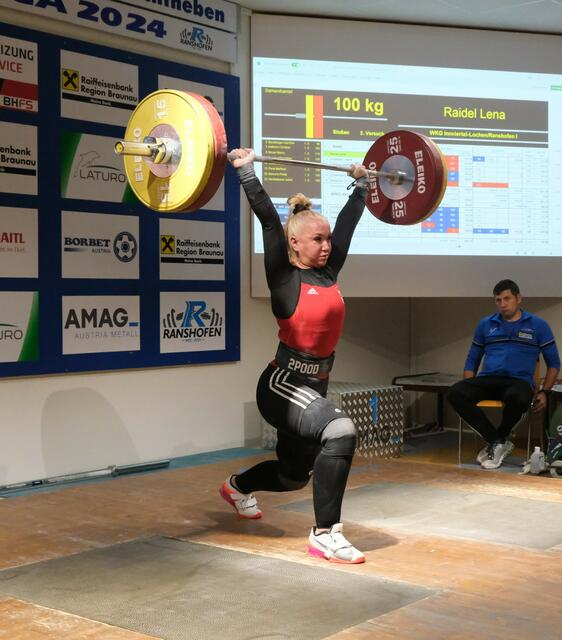 Lena Raidel mit 100 kg im Stoßen
Foto: Thomas Sauerlachner