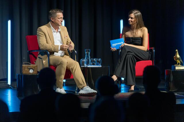 Michael Gantner mit Moderatorin Isabella Canaval im 
Rahmen der Veranstaltung „Unternehmer:in sein heute“. | Foto: Dietmar Stiplovsek