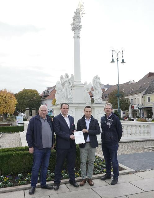 Stadtrat Hubert Herzog (SPÖ), Gemeinderat Georg Brenner (Neos), Stadtrat Landtagsabgeordneter Andreas Bors (FPÖ) und Vizebürgermeister Rainer Patzl (Grüne). | Foto: FPÖ