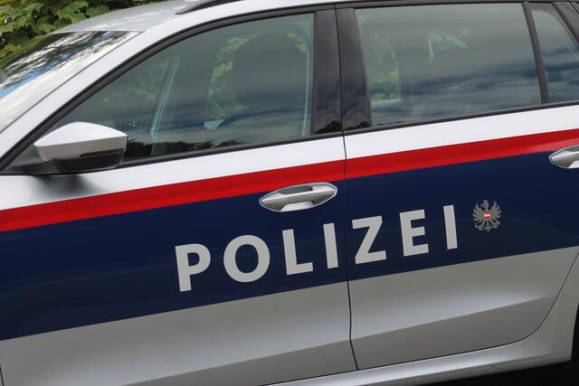 Die Polizei Grein konnte den Unfallwagen und den Lenker rasch ausforschen. Symbolbild. | Foto: MeinBezirk Perg