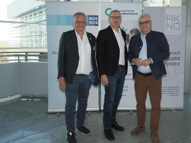Max Wudy, Vizepräsident und Kurienobmann der niedergelassenen Ärztinnen und Ärztekammer für Niederösterreich, Robert Leitner, Vorsitzender des Landesstellenausschusses der Österreichischen Gesundheitskasse in NÖ, und Landtagsabgeordneter Martin Antauer. (v.l.) | Foto: NÖGUS