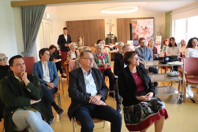 Zwei Tage lang stellte Smart Ageing Technologien und Hilfsmittel für ein selbstbestimmtes Leben im Pflegewohnhaus Hitzendorf vor. Bei der Eröffnung u.a. zu Gast: GR Markus Dirnberger, Anneliese Kollegger-Steger/VP-Frauen Feldkirchen sowie Tanja Venier/Landentwicklung | Foto: Edith Ertl