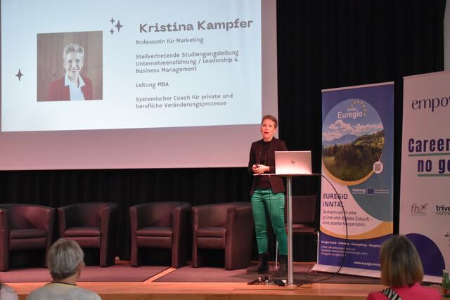 Kristina Kampfer, Professorin an der FH Kufstein, sprach über Erfolgsfaktoren für Frauen.  | Foto: Barbara Fluckinger