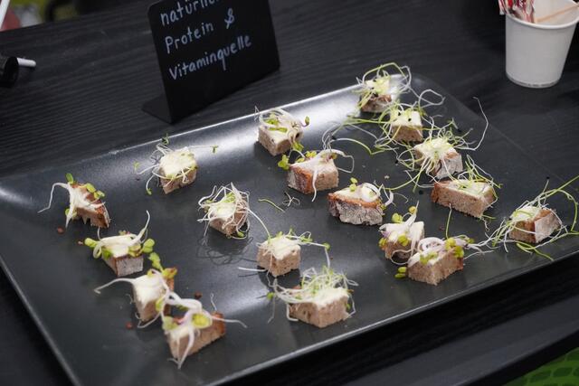 Es gibt auch vegane Köstlichkeiten. | Foto: Michael Strini