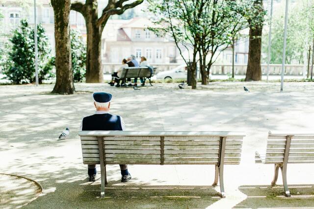 In der Adalbert-Stifter-Straße und der Klosterneuburger Straße sollen mehr Bänke kommen. | Foto: Unsplash/Bruno Martins