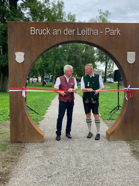 die Bürgermeister Gerhard Weil (Bruck/Leitha, li.) und Richard Richter (Bruckmühl, re.). | Foto: Stadt Bruck/Leitha