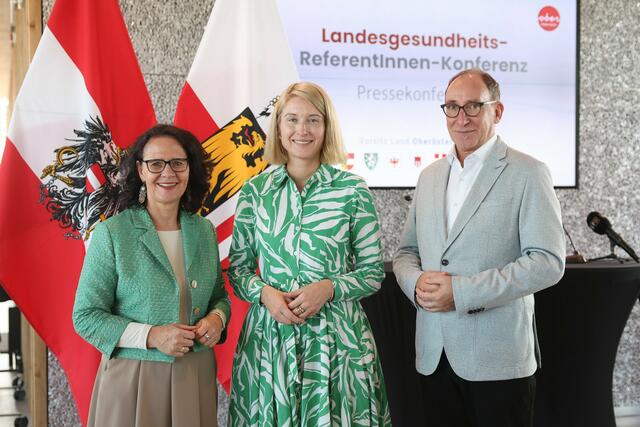 V. l.: Daniela Gutschi (Salzburg, ÖVP), Christine Haberlander (OÖ, ÖVP) und Johannes Rauch (Bund, Grüne). | Foto: Land OÖ/Stinglmayr